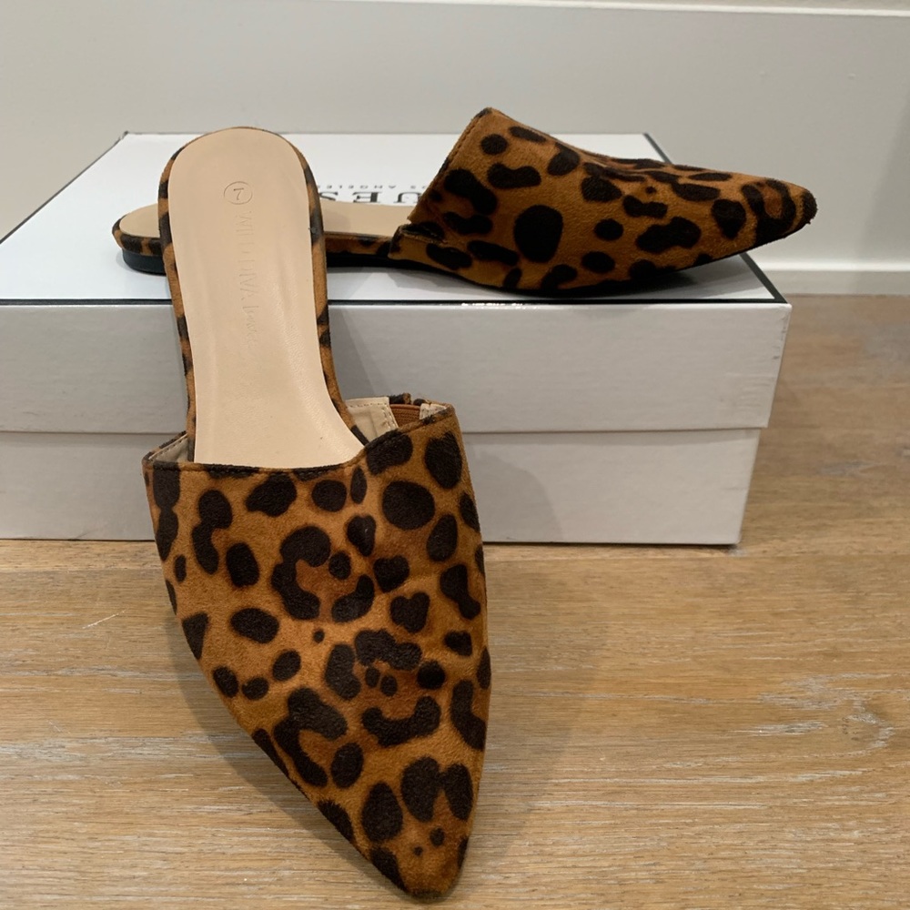 Cute and comfy leopard flats!